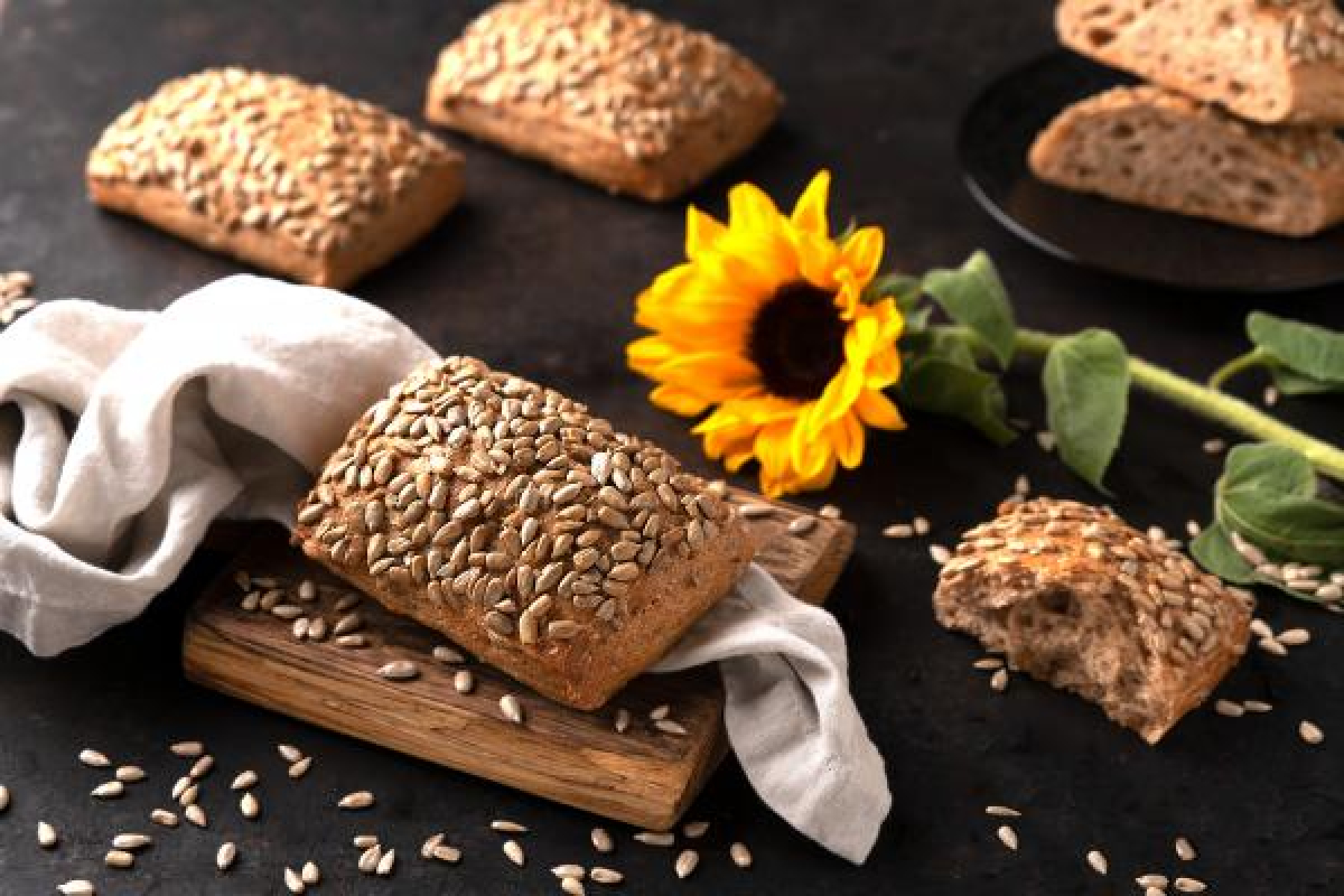 Vollkorn- Dinkel Sonnenblumenbrötchen
